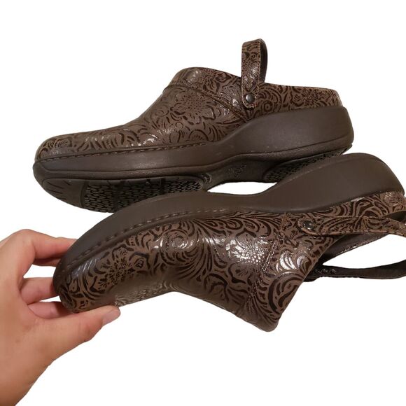 Dankso Clogs Women's 10.5 Floral Embossed Tooled Leather Nurse Brown Shoes - Picture 12 of 12